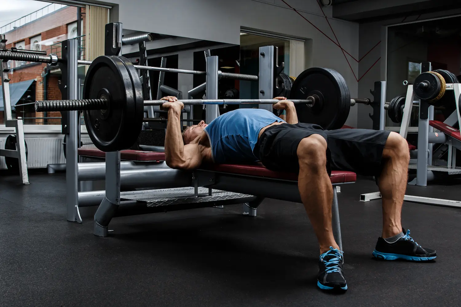 Barbell Bench Press: How to Do It, Muscles Worked & Common Mistakes ...