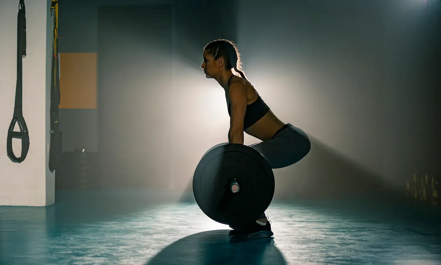 Beltless Deadlift: How to Do It, Muscles Worked & Common Mistakes