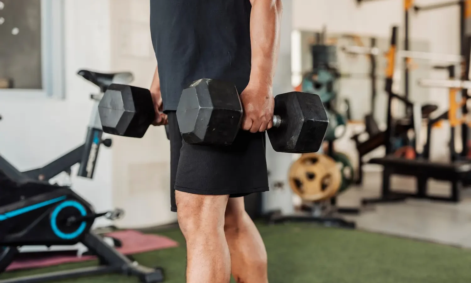 Suitcase Carry: How to Do It, Muscles Worked & Common Mistakes