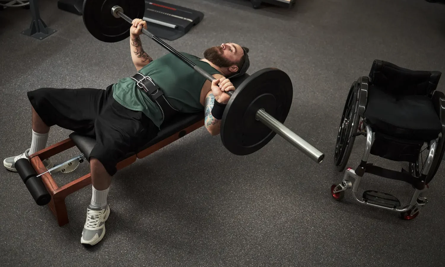 Close-Grip Incline Bench Press: How to Do It, Muscles Worked & Common Mistakes