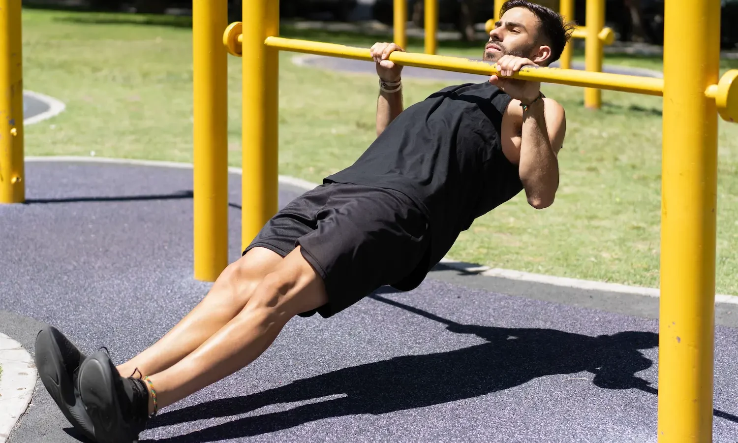 Inverted Row: How to Do It, Muscles Worked & Common Mistakes